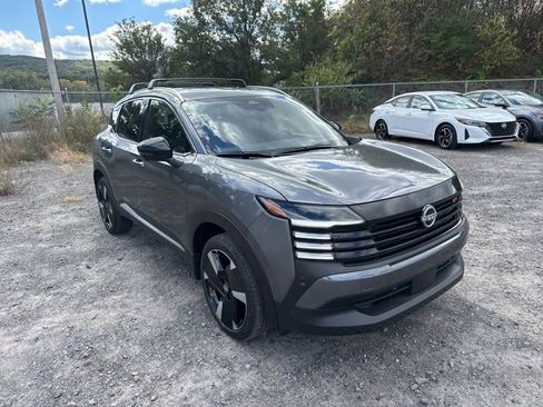 New 2026 Nissan Kicks SR w/ Cold Weather Package image 3