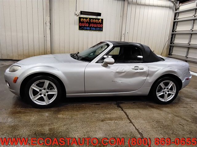 Used 2006 MAZDA MX-5 Miata RWD image 2