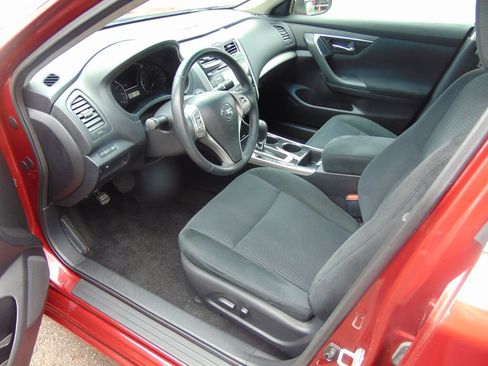 Used 2014 Nissan Altima 2.5 SV image 2