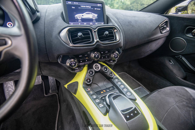 Used 2020 Aston Martin V8 Vantage Coupe RWD image 27