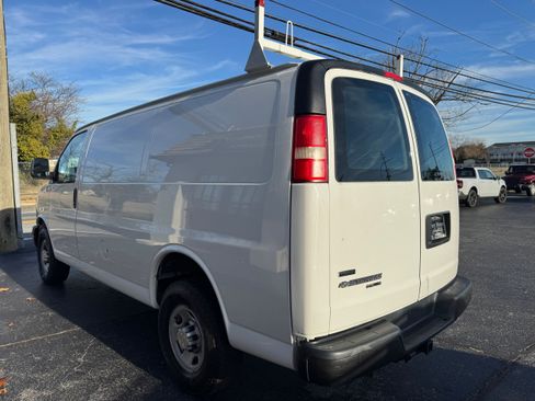 Used 2012 Chevrolet Express 3500 image 4