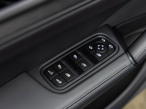 New 2025 Porsche Cayenne GTS image 24