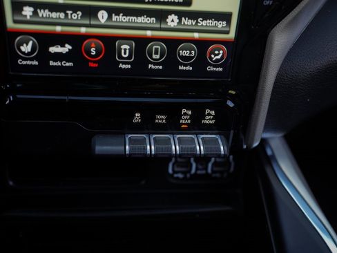 Used 2020 RAM 1500 Laramie image 32