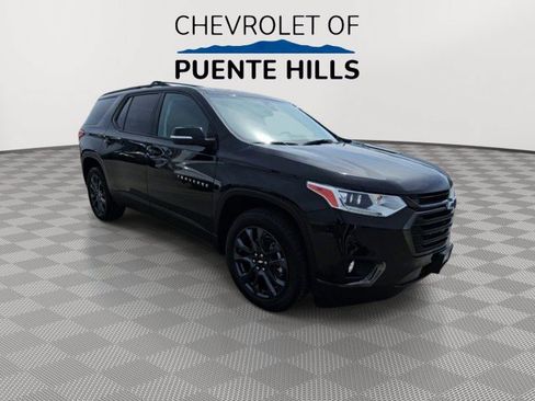 Used 2021 Chevrolet Traverse RS w/ LPO, Cargo Package FWD image 2