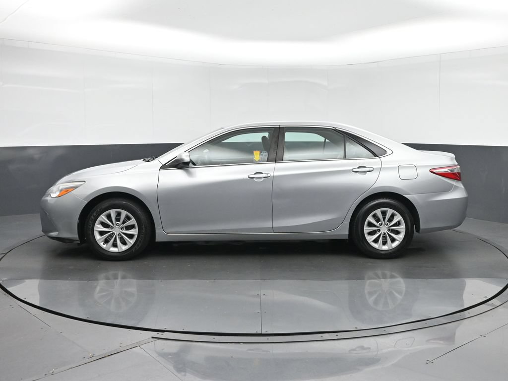 Used 2017 Toyota Camry LE FWD image 4