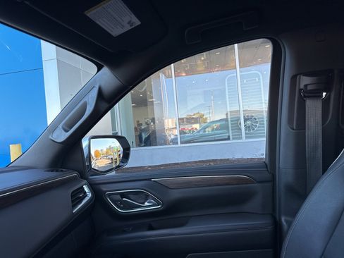 Used 2023 Chevrolet Suburban Premier image 31