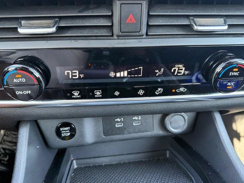 Used 2024 Nissan Rogue SV FWD image 17