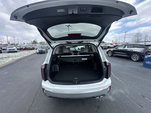 Used 2024 Kia Telluride EX w/ EX Captain's Chair Package image 31