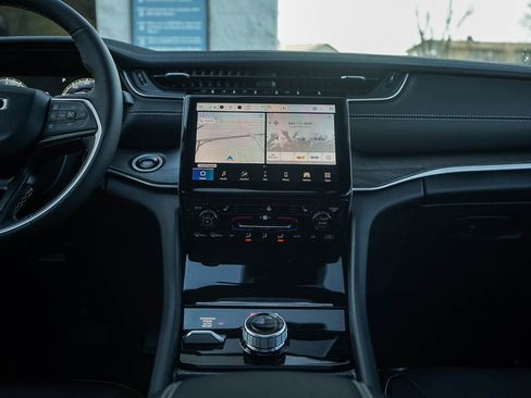 New 2025 Jeep Grand Cherokee Limited w/ Trailer Tow Package image 17