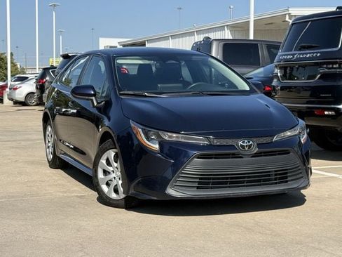 Used 2024 Toyota Corolla LE FWD image 2