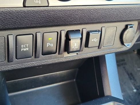 Used 2020 Toyota Tacoma SR5 RWD image 13
