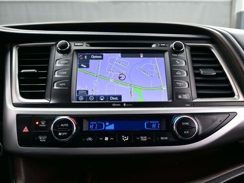 Used 2015 Toyota Highlander XLE image 21