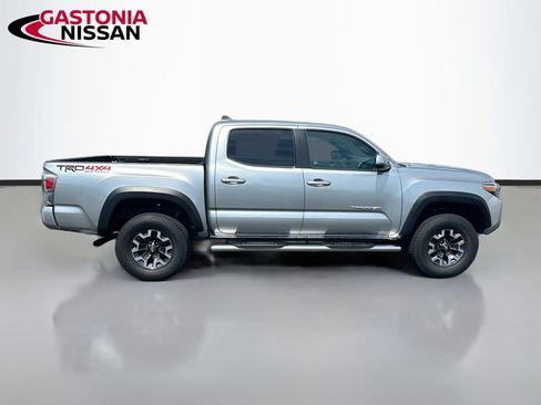 Used 2022 Toyota Tacoma TRD Off-Road w/ Technology Package AWD/4WD image 10