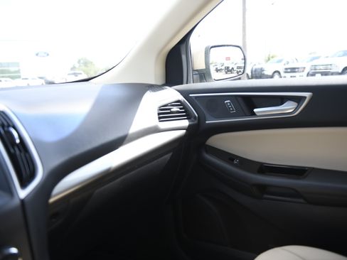 Used 2020 Ford Edge SEL w/ Convenience Package FWD image 21