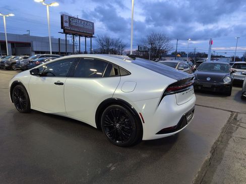 Used 2025 Toyota Prius image 3