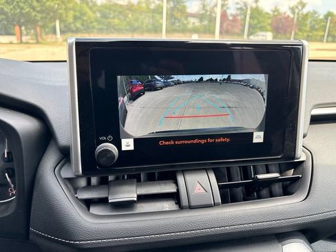 Used 2025 Toyota RAV4 LE AWD/4WD image 26