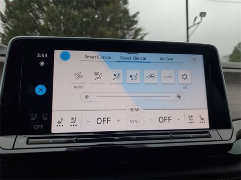 Certified 2025 Volkswagen Atlas SEL Premium R-Line image 20