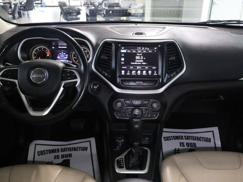 Used 2018 Jeep Cherokee Limited AWD/4WD image 29