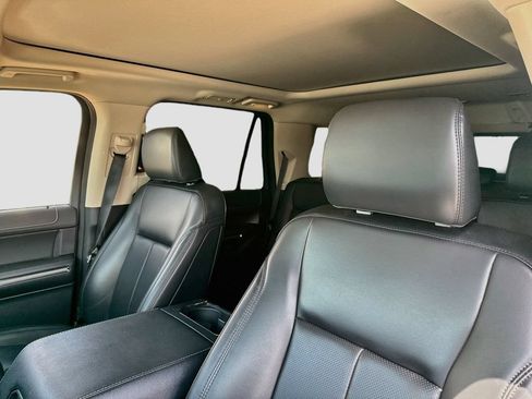 Used 2024 Ford Expedition XLT RWD image 12