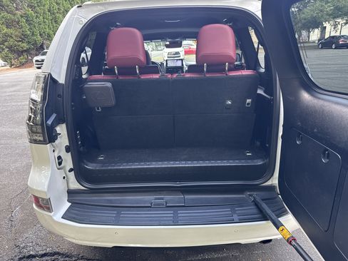Used 2023 Lexus GX 460 Luxury w/ Sport Design Package AWD/4WD image 23