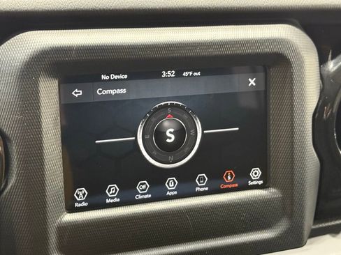 Used 2019 Jeep Wrangler Unlimited Sahara image 34