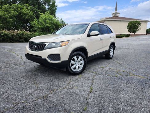 Used 2011 Kia Sorento 2WD image 3