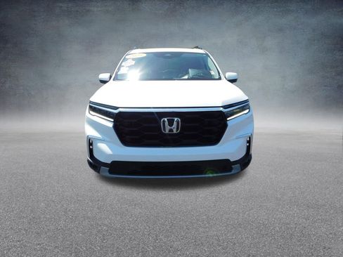 Used 2025 Honda Pilot Touring image 8