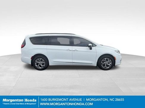 Used 2023 Chrysler Pacifica Limited w/ Uconnect Theater Family Group AWD/4WD image 8