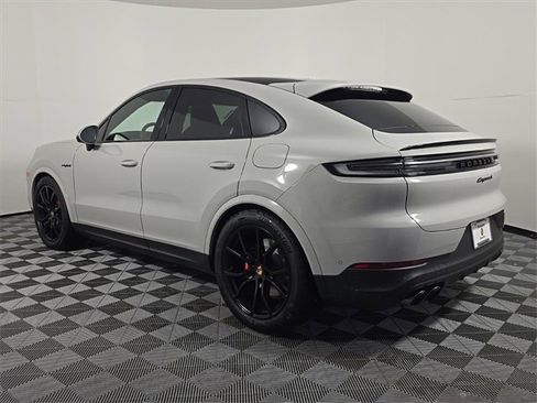 New 2026 Porsche Cayenne S image 3