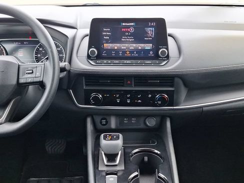 Used 2025 Nissan Rogue S AWD/4WD image 17