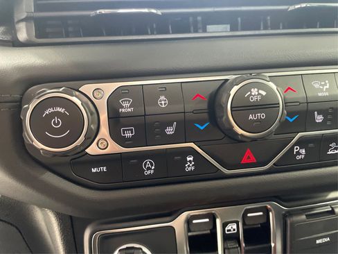 Used 2024 Jeep Wrangler Unlimited Rubicon w/ Technology Group image 34