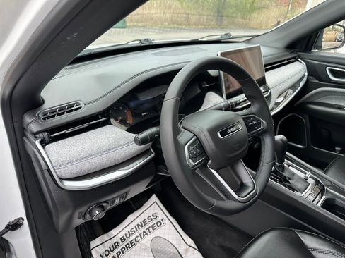 Certified 2023 Jeep Compass Latitude AWD/4WD image 19