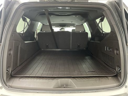 Used 2023 Chevrolet Suburban LT w/ Luxury Package image 32