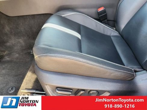 Used 2025 Toyota Camry SE image 26