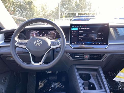 New 2026 Volkswagen Tiguan SE AWD/4WD image 13