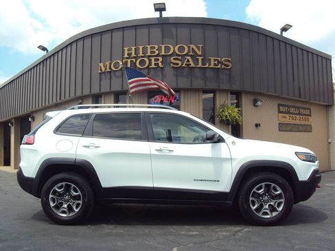 Used 2019 Jeep Cherokee Trailhawk AWD/4WD image 1