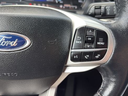 Used 2023 Ford Explorer XLT w/ Equipment Group 202A AWD/4WD image 15