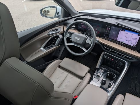 Certified 2025 Audi Q5 Premium w/ Premium Plus AWD/4WD image 9