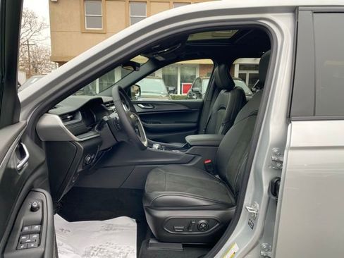 New 2025 Jeep Grand Cherokee Altitude image 21