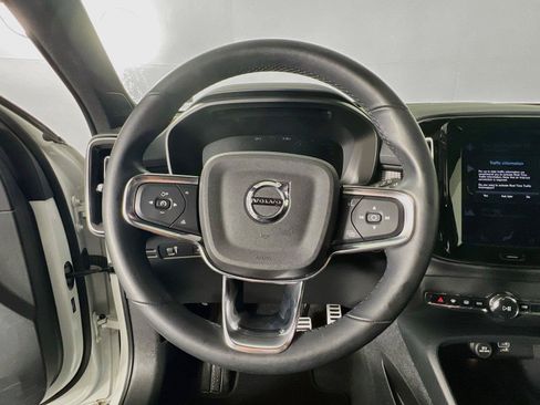 Used 2022 Volvo XC40 T5 R-Design AWD/4WD image 12