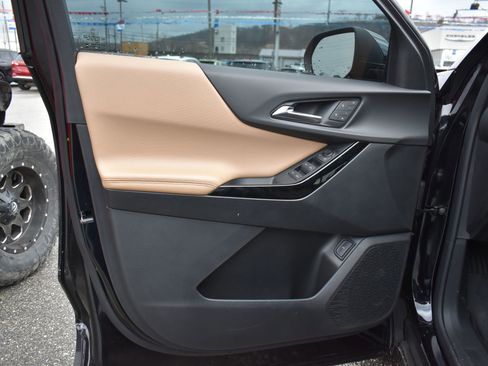 Used 2025 Chevrolet Equinox ACTIV w/ Safety and Technology Package image 10