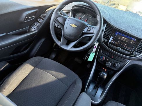 Certified 2022 Chevrolet Trax LS AWD/4WD image 15