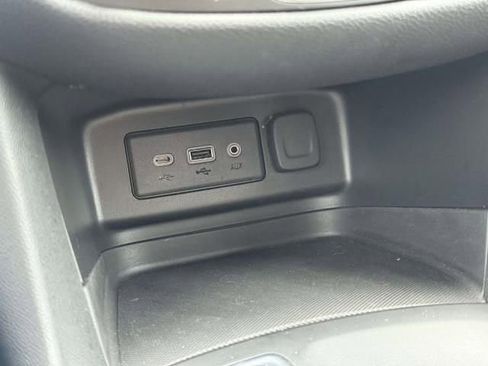 Used 2019 Chevrolet Equinox LT AWD/4WD image 28
