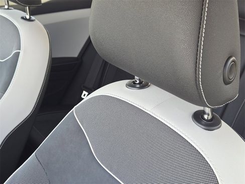 Used 2025 Volkswagen Taos SE image 16