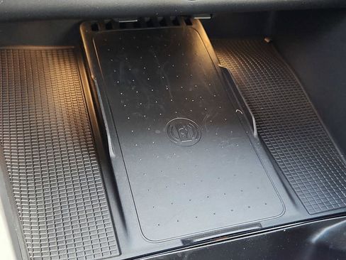 Used 2025 Volvo XC40 B5 Ultra w/ Protection Package Premier image 24