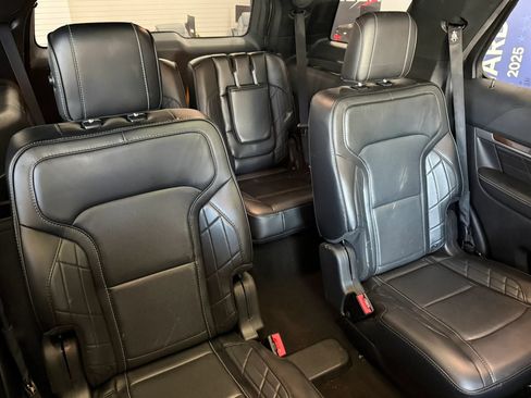 Used 2019 Ford Explorer Platinum AWD/4WD image 29
