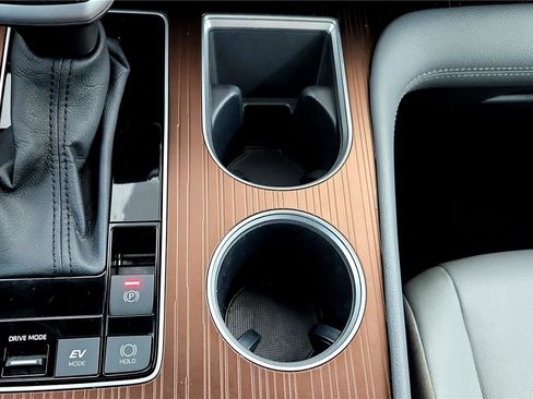 Certified 2024 Toyota Sienna XLE image 36