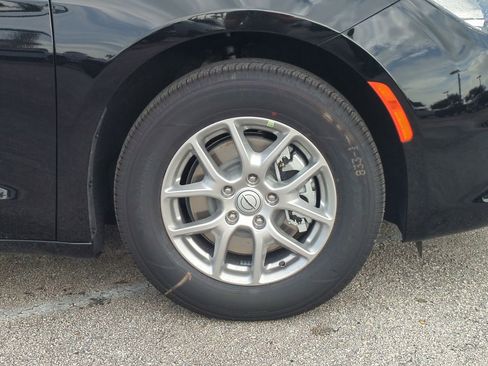 New 2026 Chrysler Voyager LX image 10