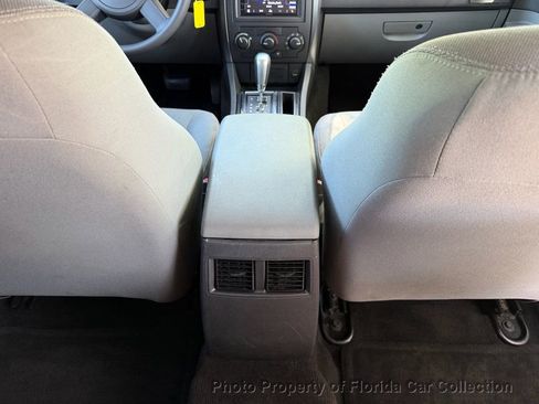 Used 2005 Dodge Magnum SE RWD image 44