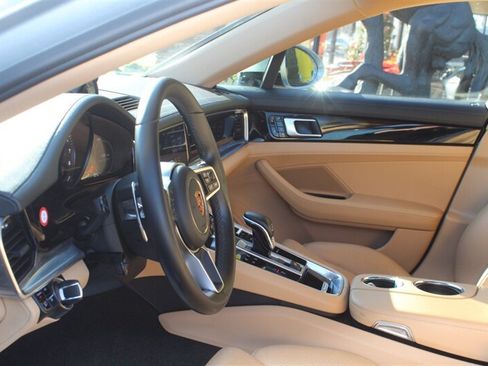 Used 2018 Porsche Panamera 4 AWD/4WD image 19